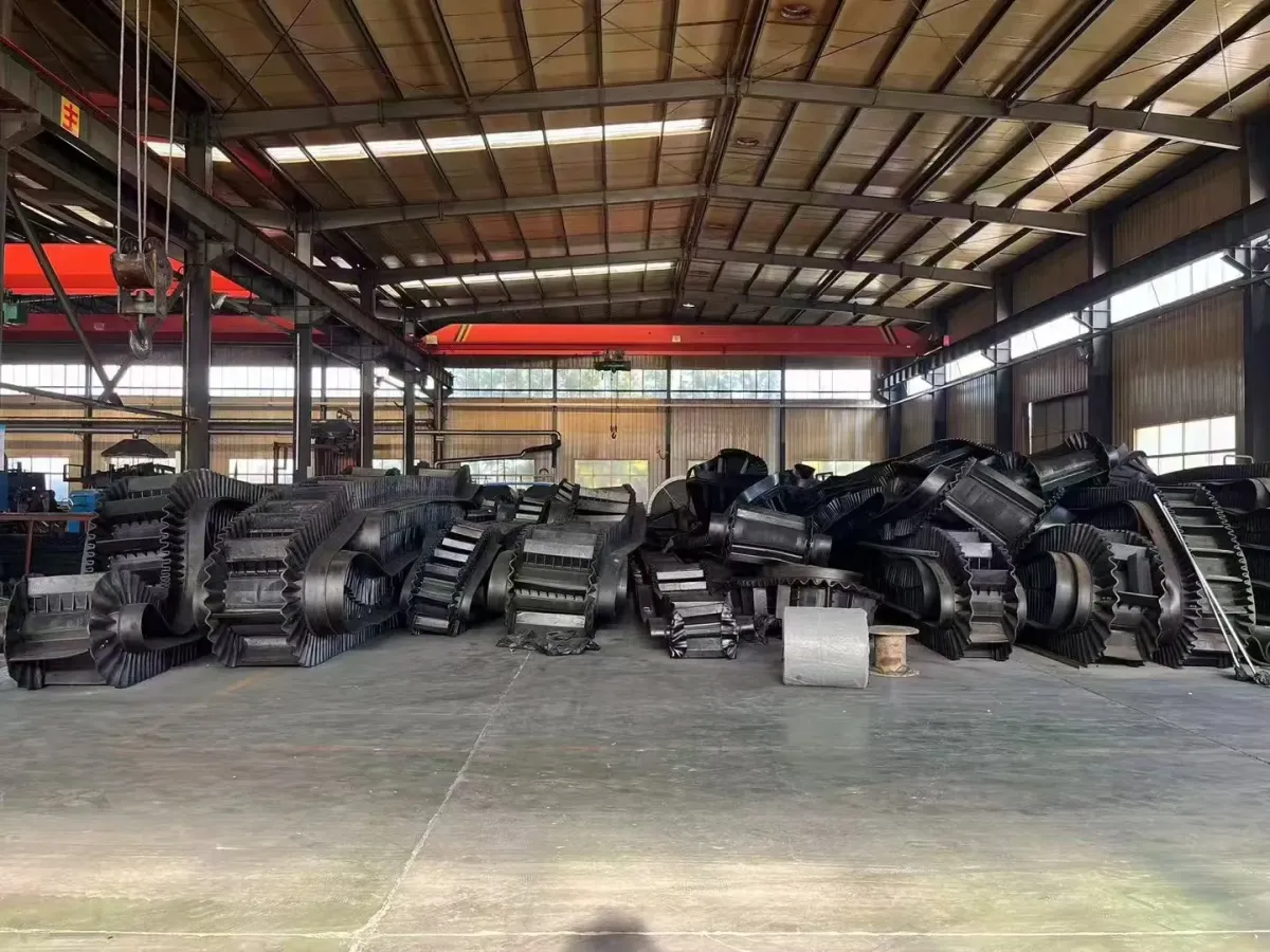 Conveyor belt material with corrugated sidewalls and transverse cleats